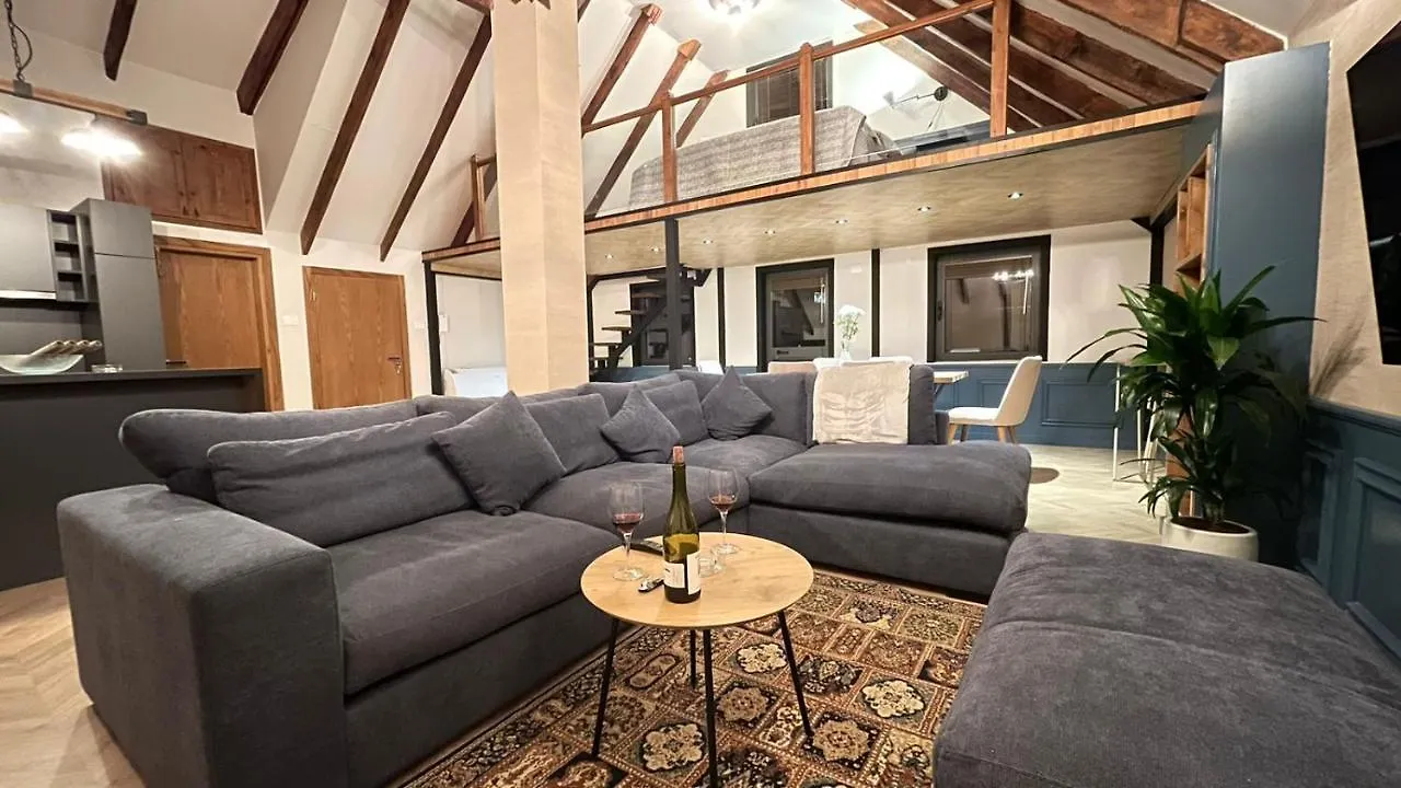 Appartamento Heart Of Tirana Cozy Loft With Fireplace
