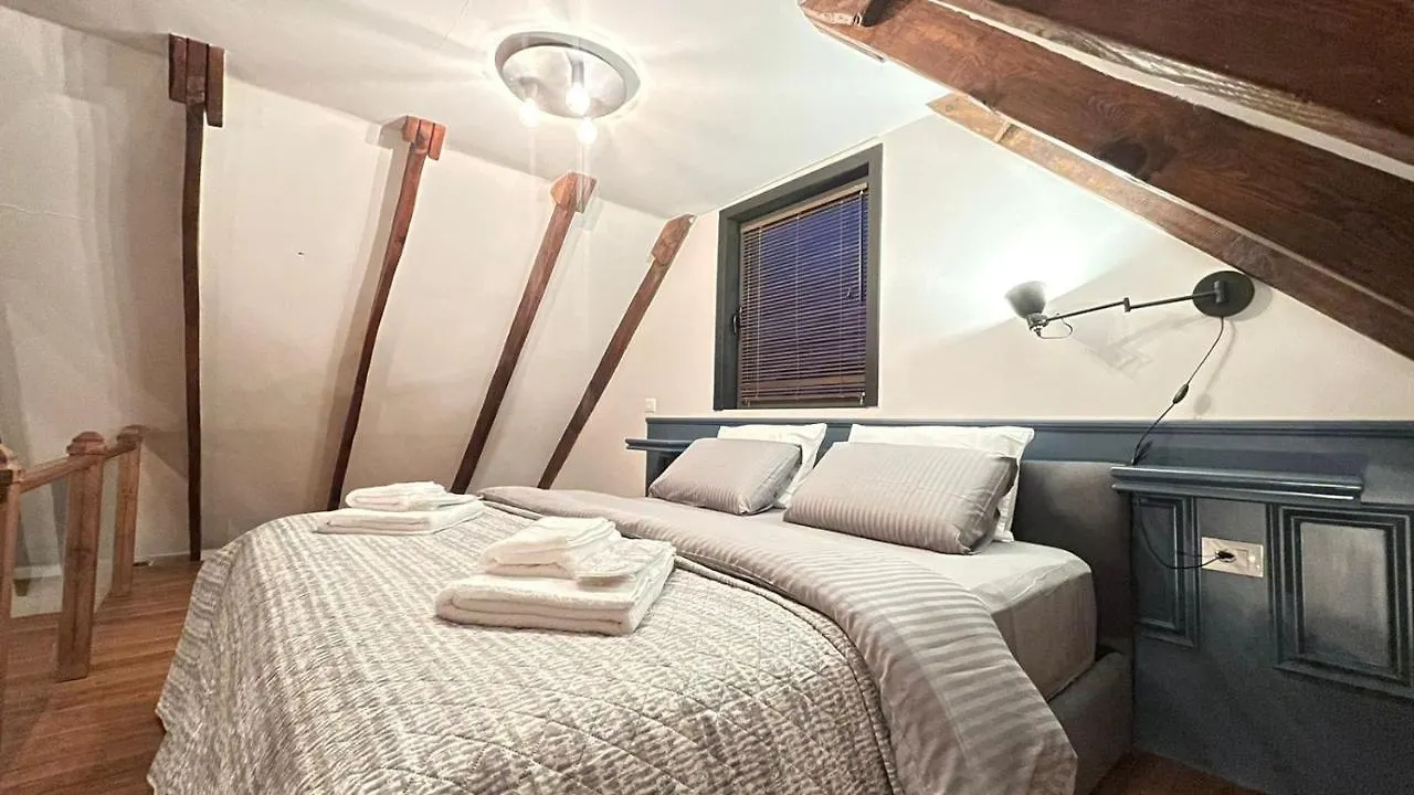 Appartamento Heart Of Tirana Cozy Loft With Fireplace