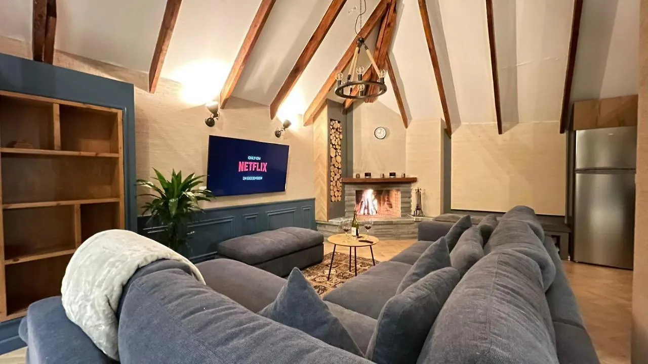 Appartamento Heart Of Tirana Cozy Loft With Fireplace