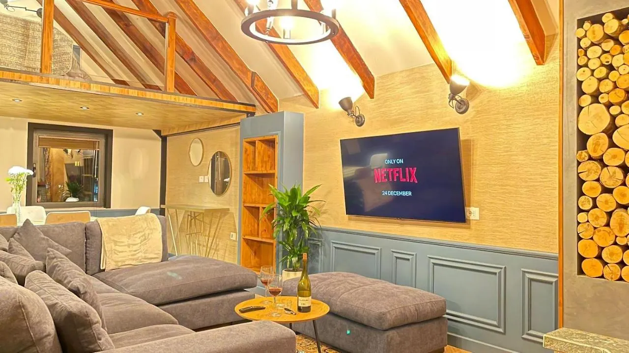 Heart Of Tirana Cozy Loft With Fireplace