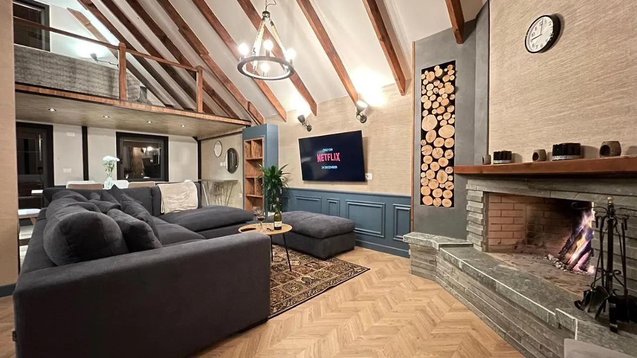 Appartamento Heart Of Tirana Cozy Loft With Fireplace