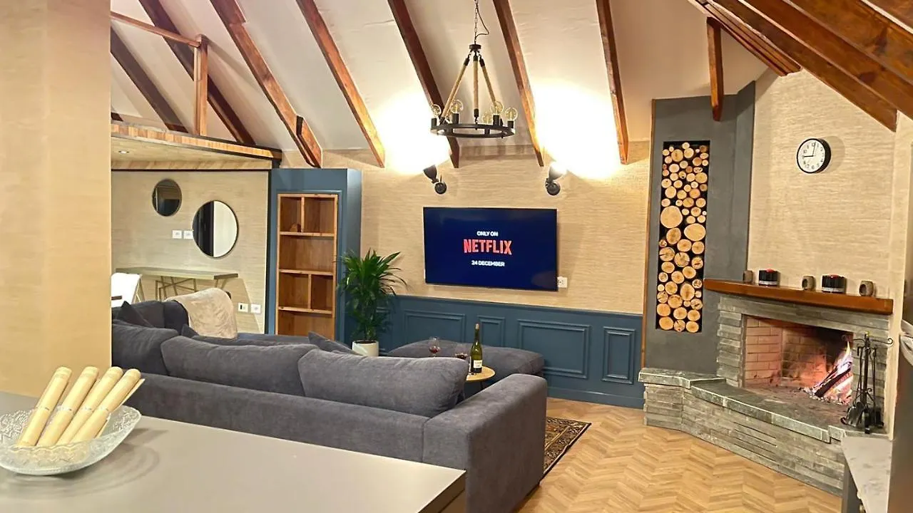 Appartamento Heart Of Tirana Cozy Loft With Fireplace Albania