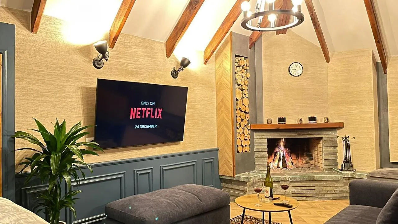 Appartamento Heart Of Tirana Cozy Loft With Fireplace